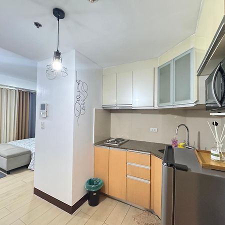 Two Palm Tree Villas Pasay Exterior photo